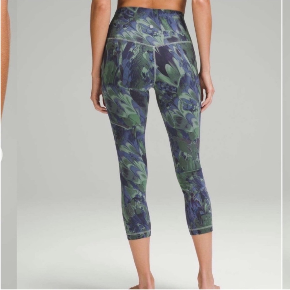 Lululemon Align High-Rise Crop 23" in Palm Multi Print - Size 6